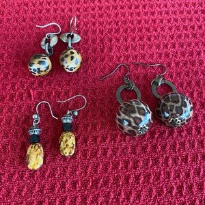 🎄$3 bundled - 3 sets of Earrings